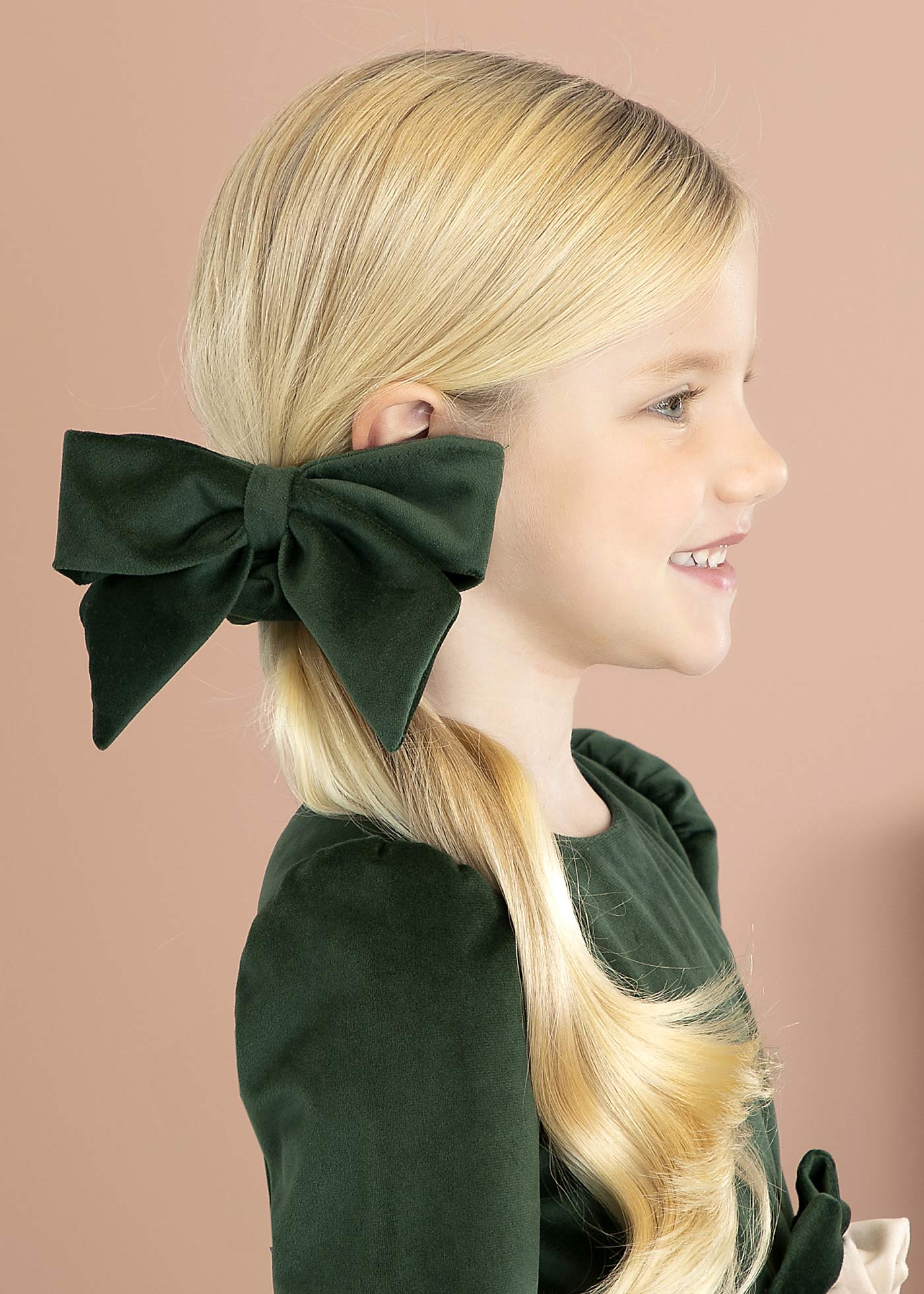 Girl velvet scrunchie