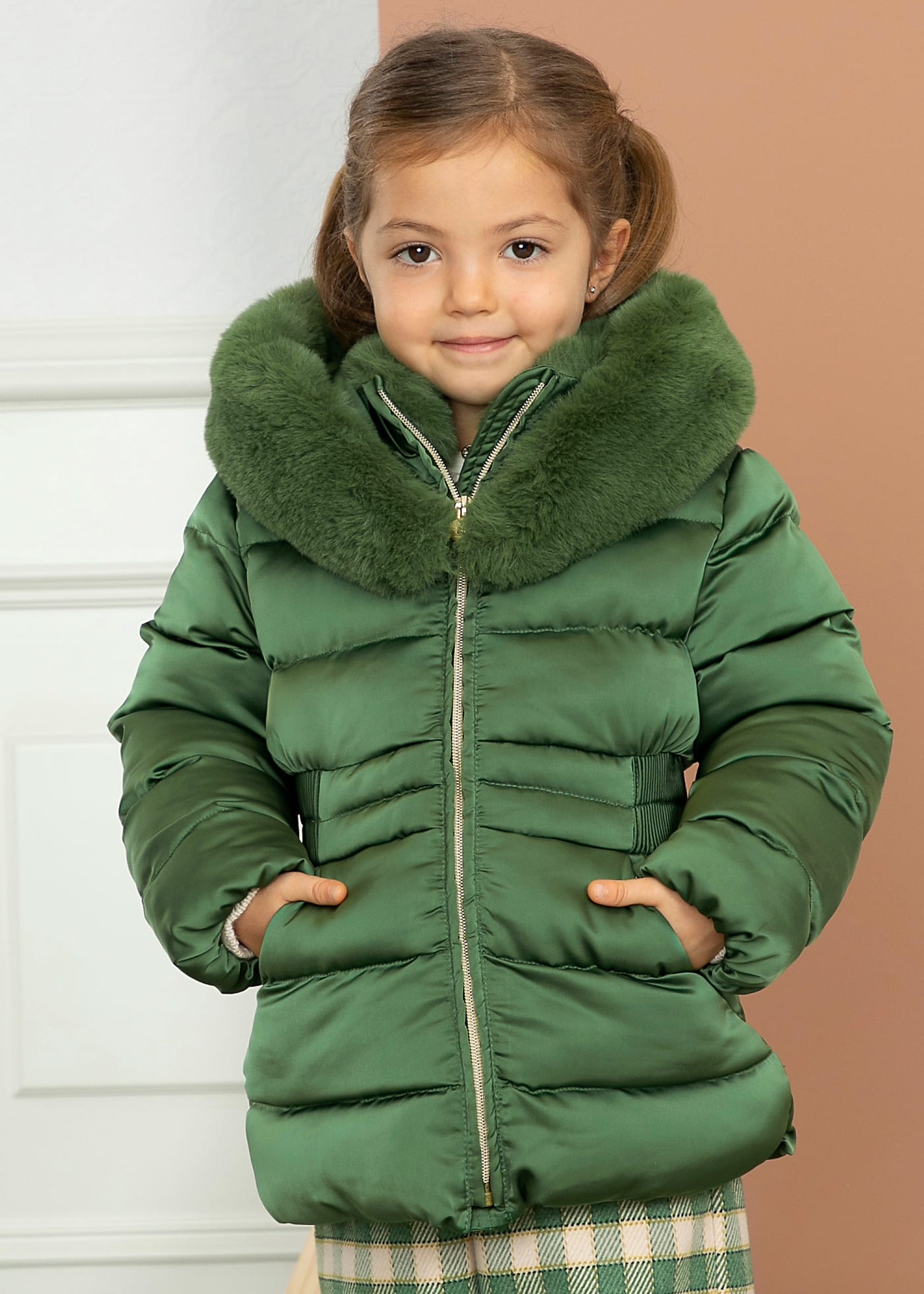 Girl satin coat with faux fur details