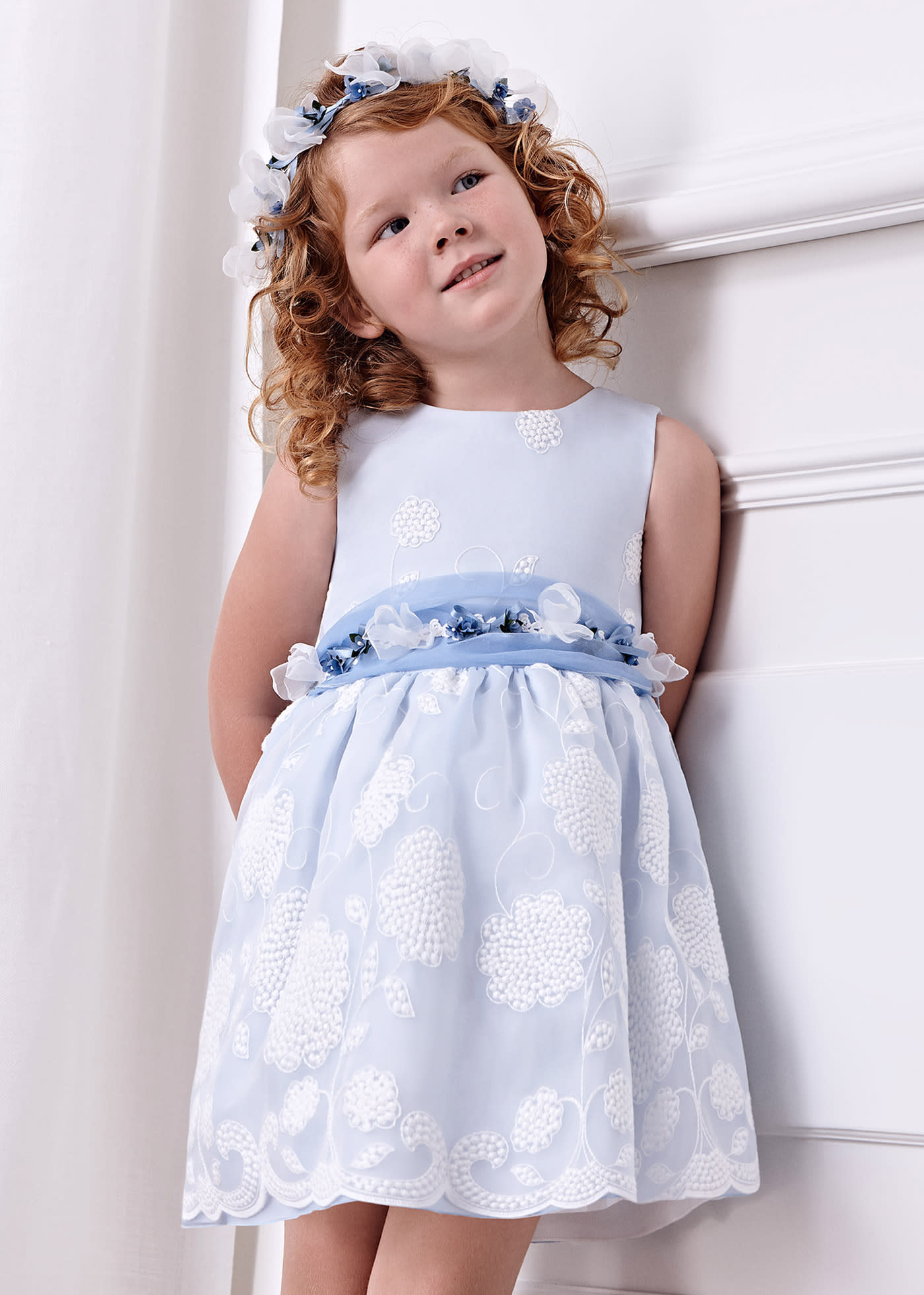 Robe en organza brodée fille