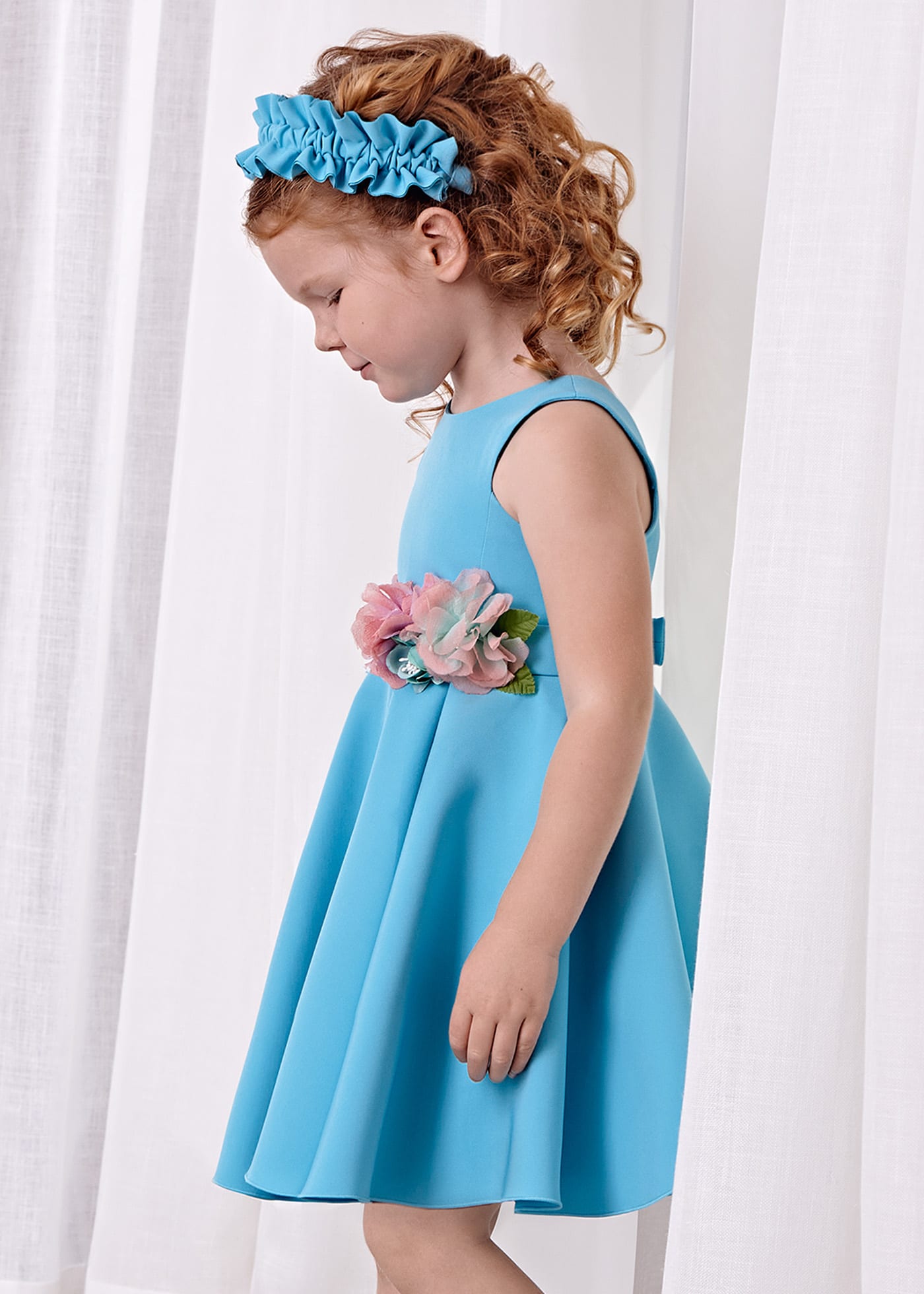 Sukienka z krepy z aplikacją kwiatową dla dziewczynki