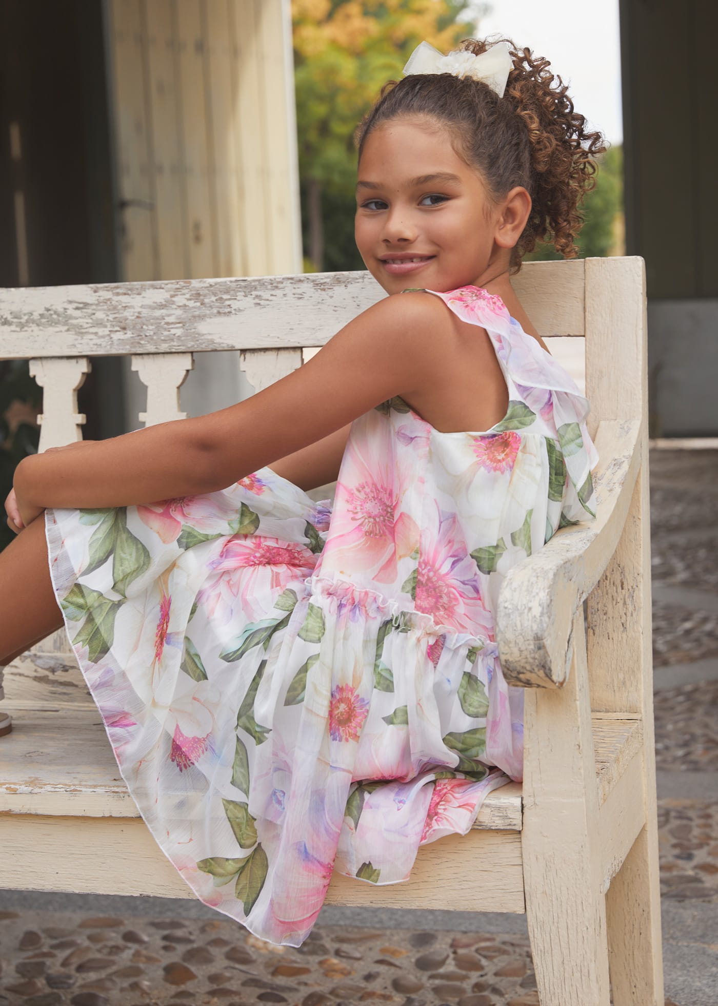 Sukienka szyfonowa z nadrukiem w kwiaty dla dziewczynki