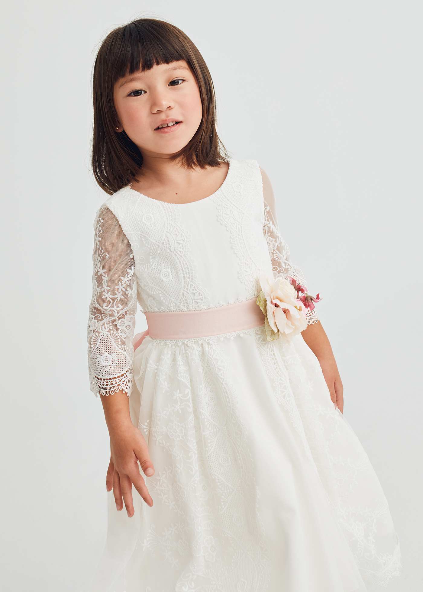 Girl dress with embroidered guipure tulle