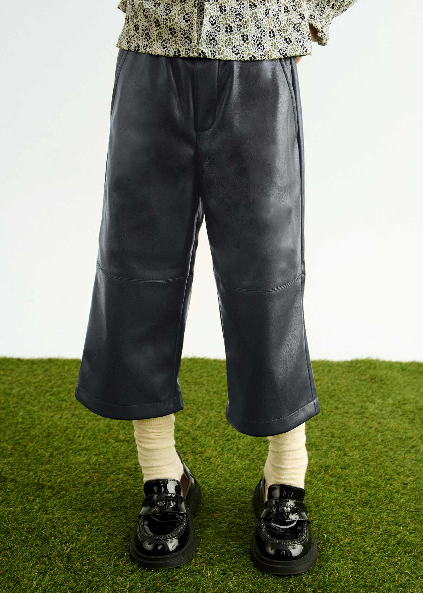 Pantalón culotte polipiel niña