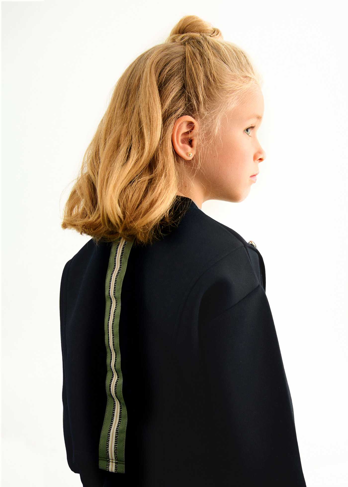 Ensemble en maille avec bande contrastée fille