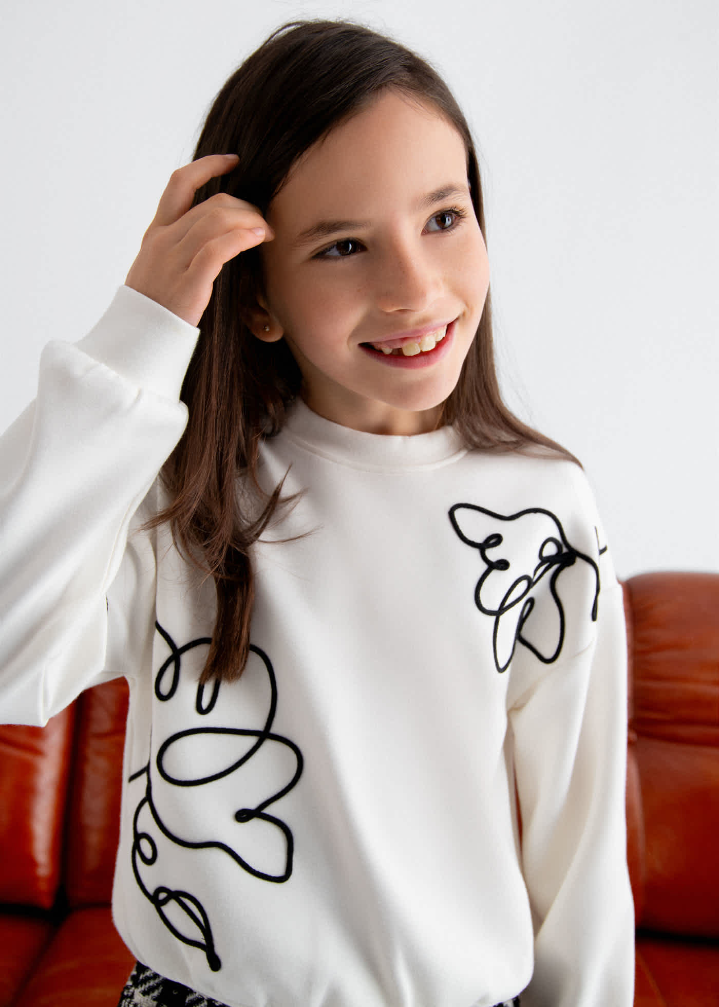 Sudadera bordados niña