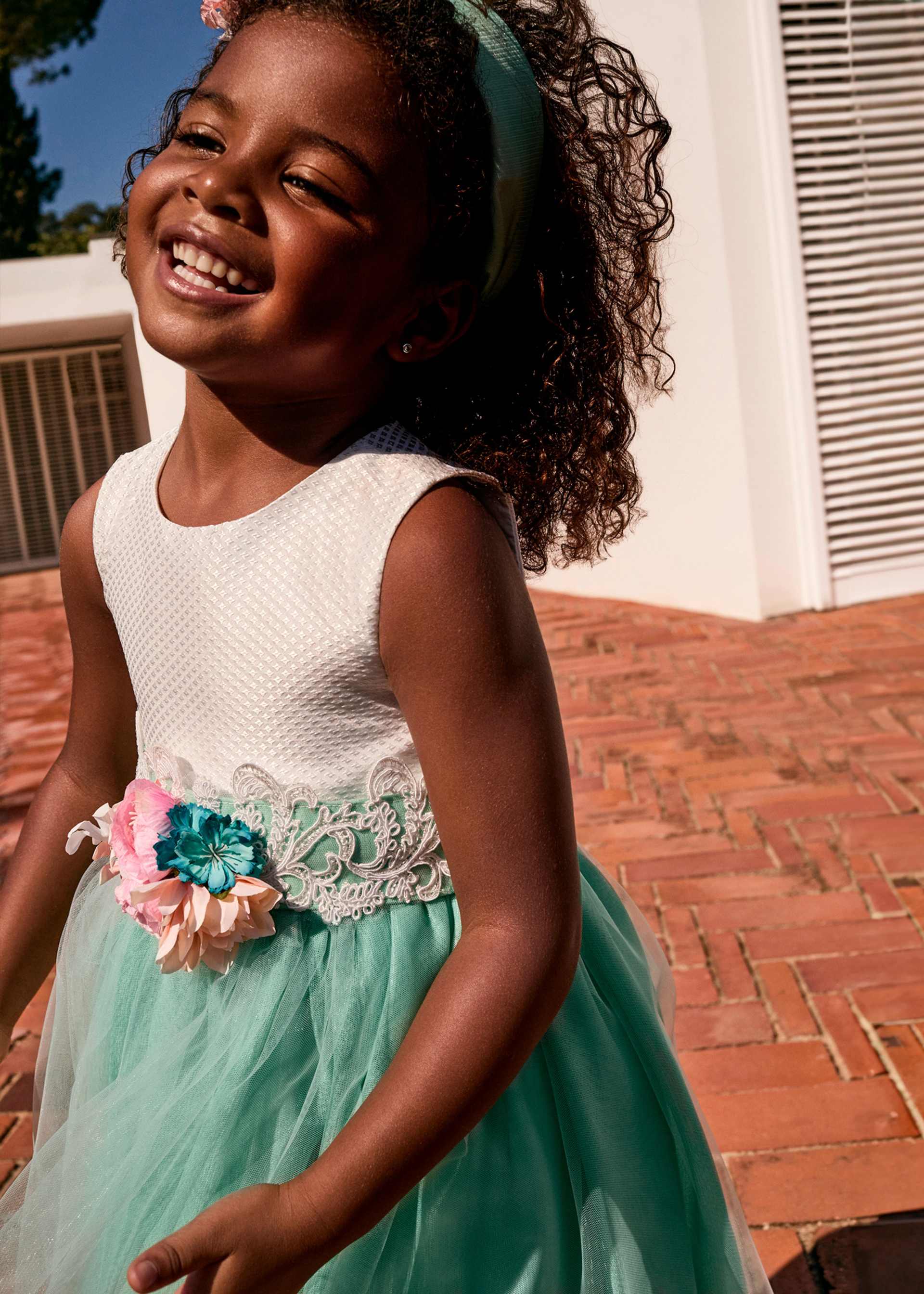 Girl embroidered structured dress Girl embroidered structured dress