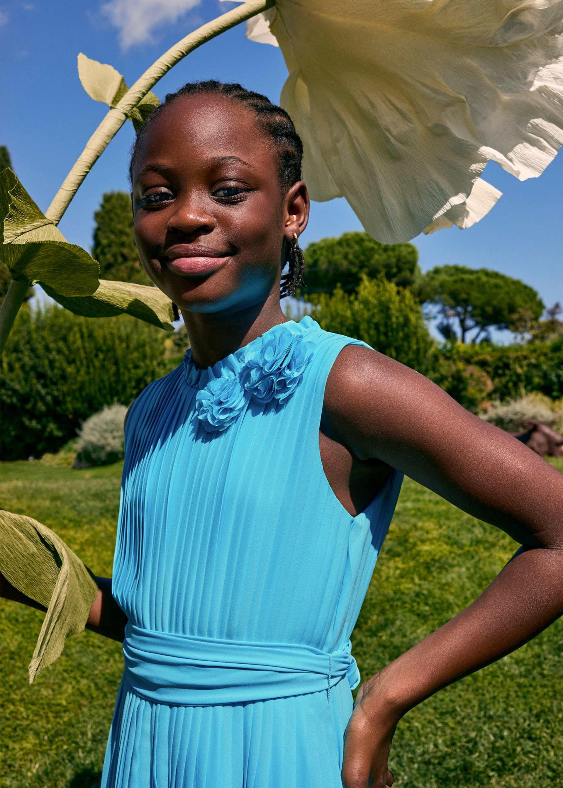 Długi kombinezon plisowany z krepy dla dziewczynki Długi kombinezon plisowany z krepy dla dziewczynki