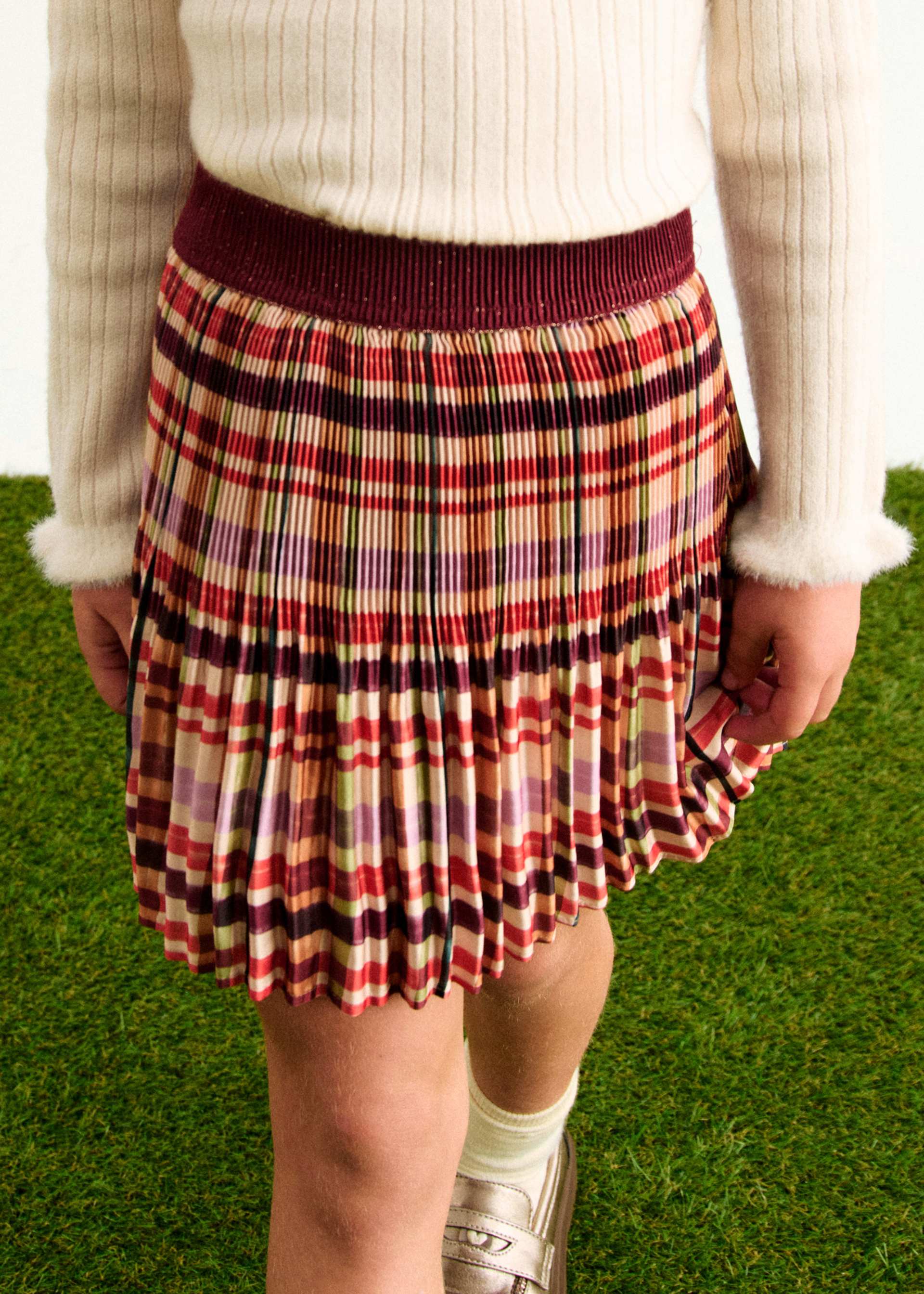 girl's pleated check mini skirt