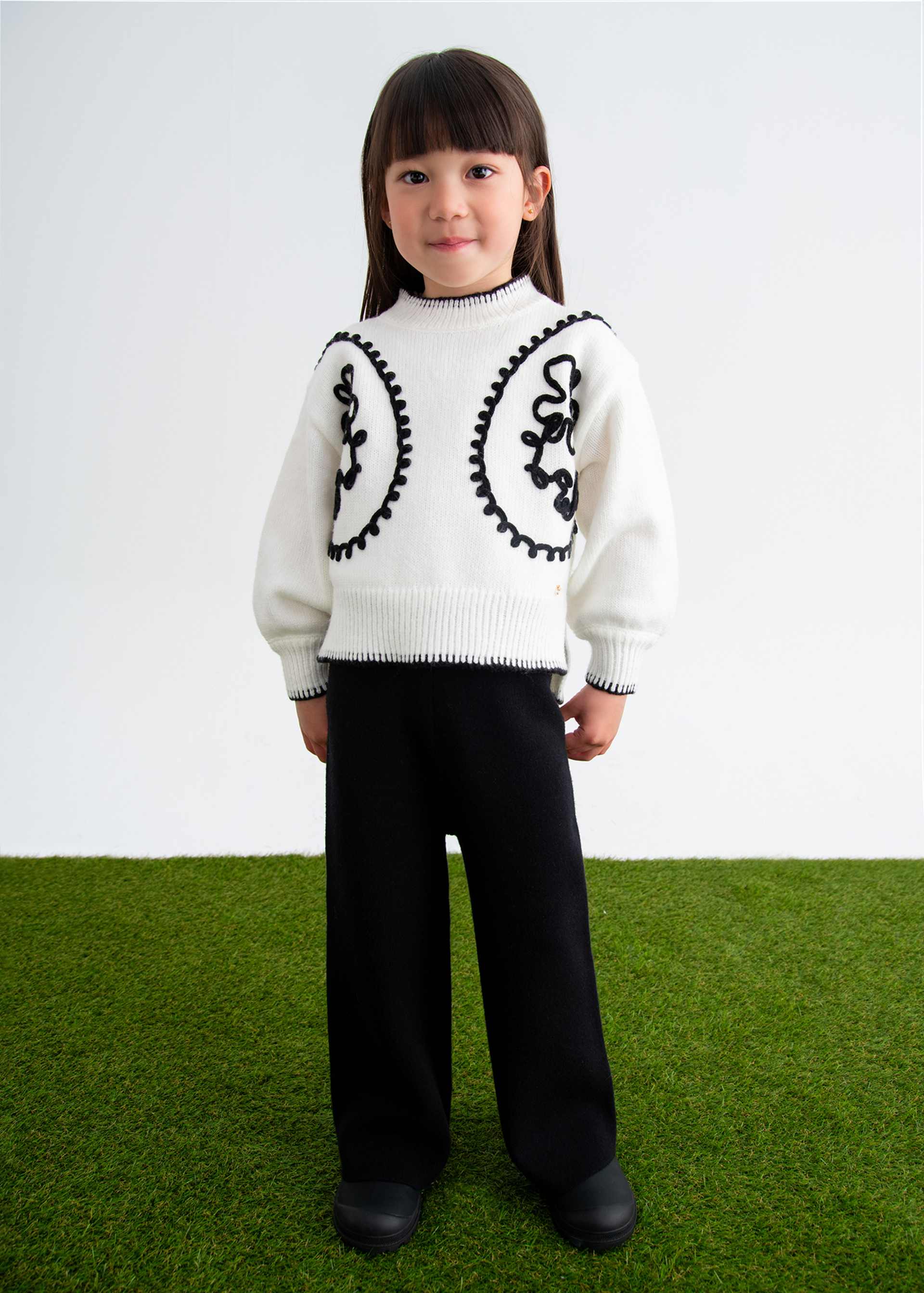 Completo pantalone maglia ricami bambina