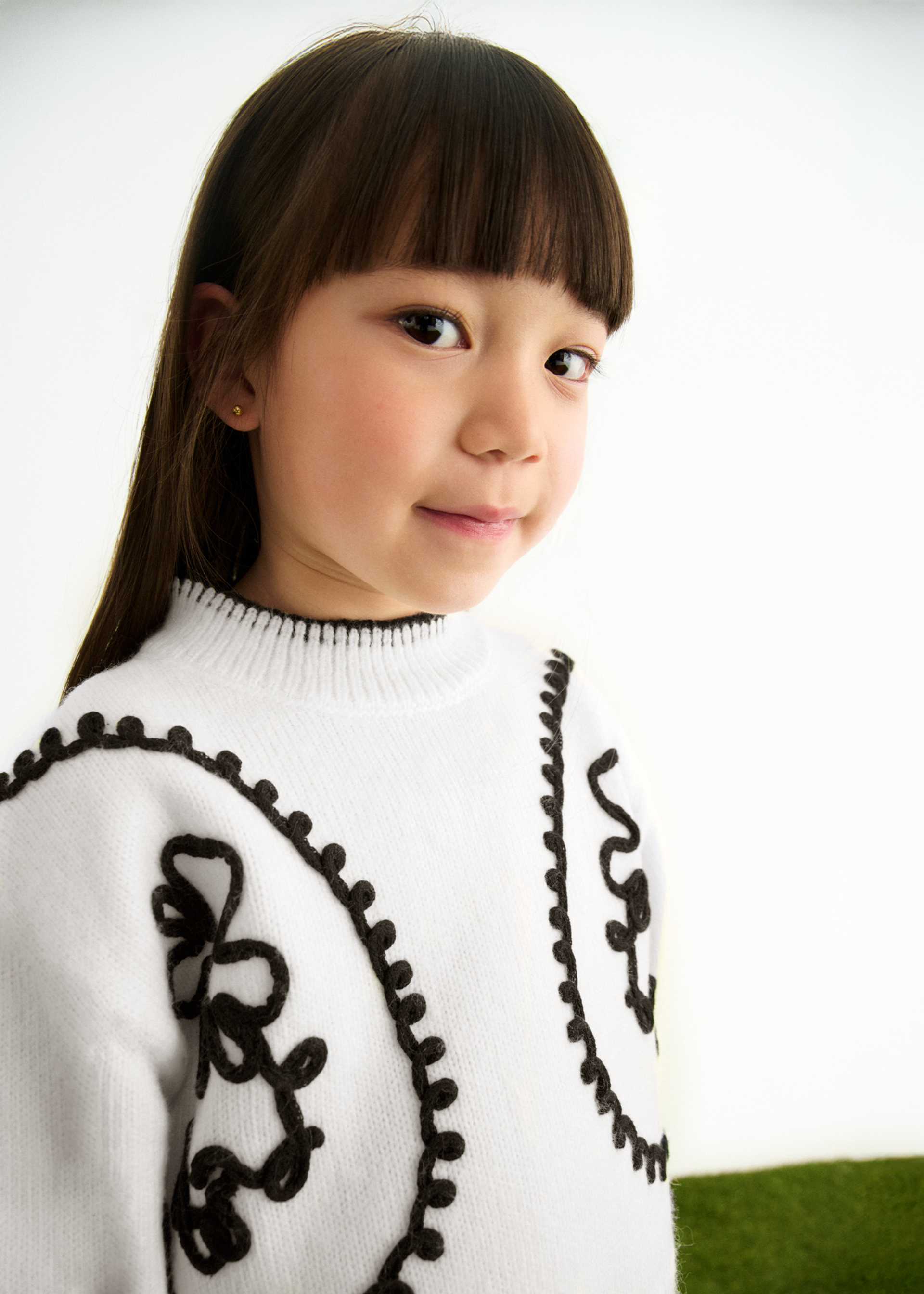 Completo pantalone maglia ricami bambina