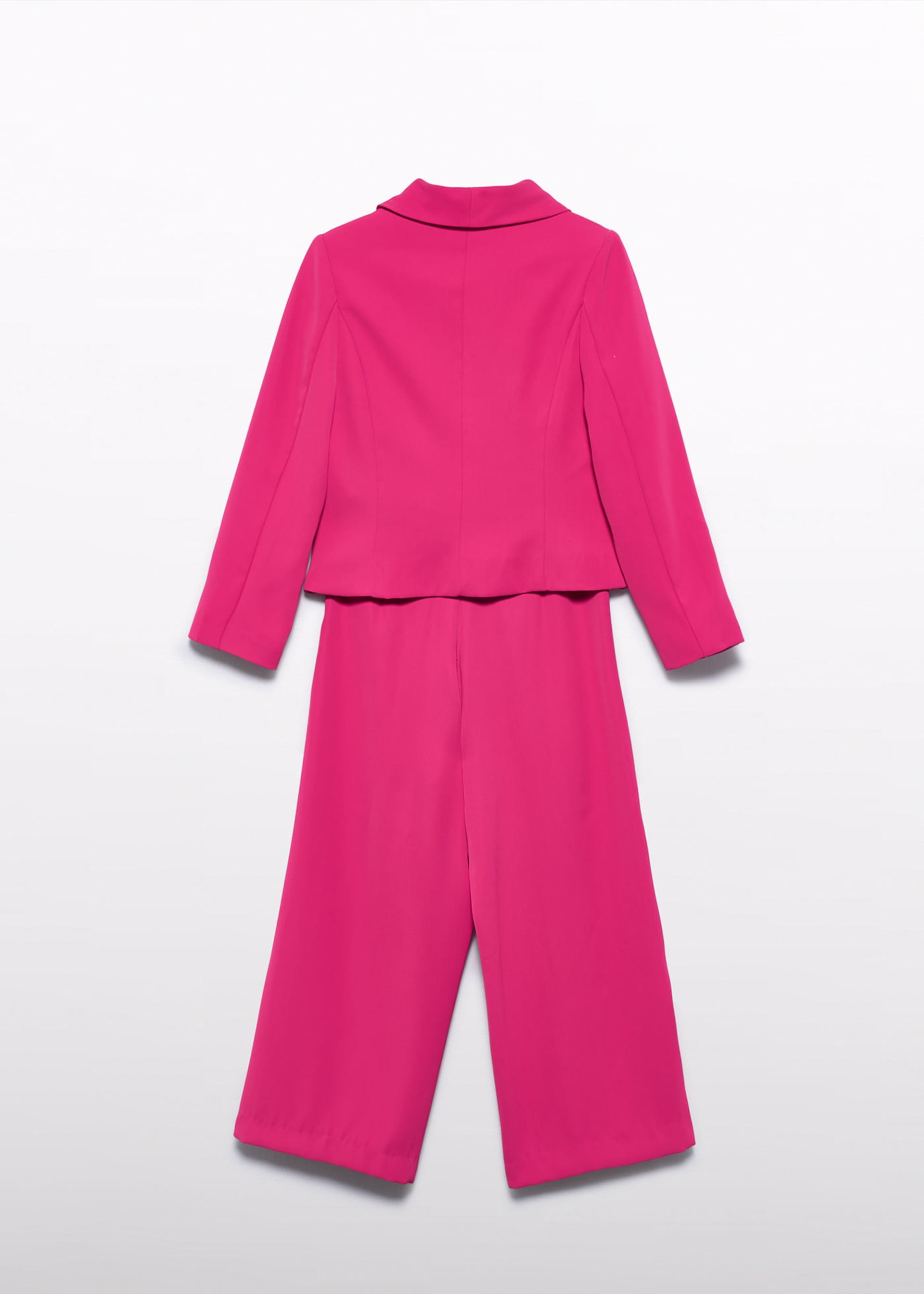 Costum din crep cu detaliu