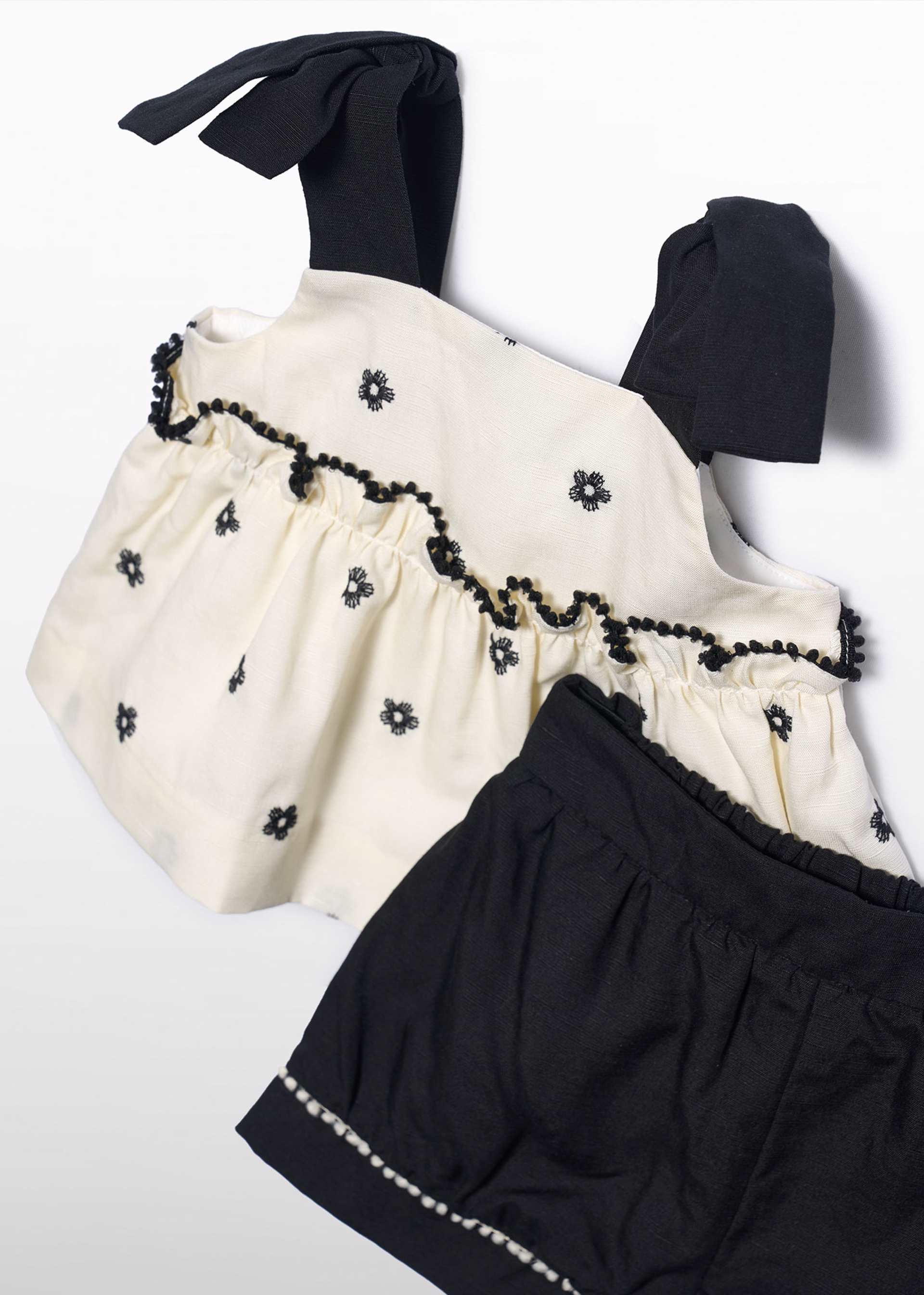 Girls' embroidered flower Bermuda shorts set