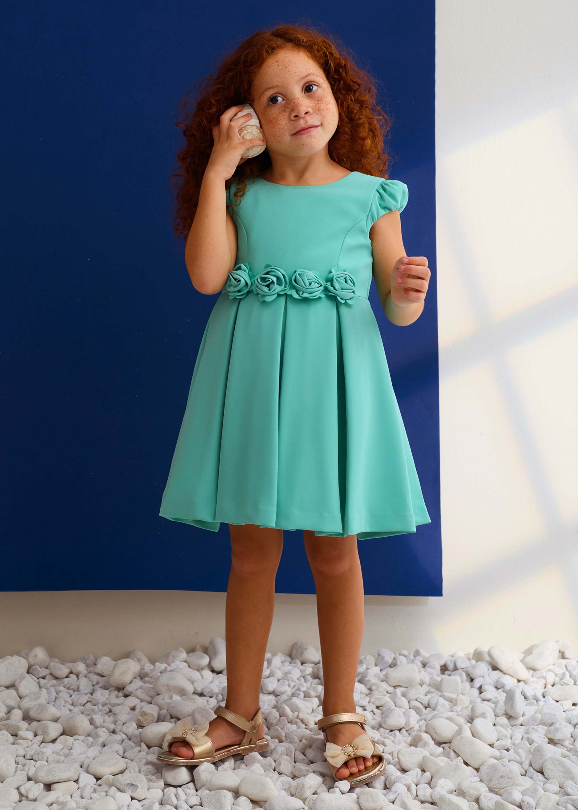 Vestido crepe detalle flores niña