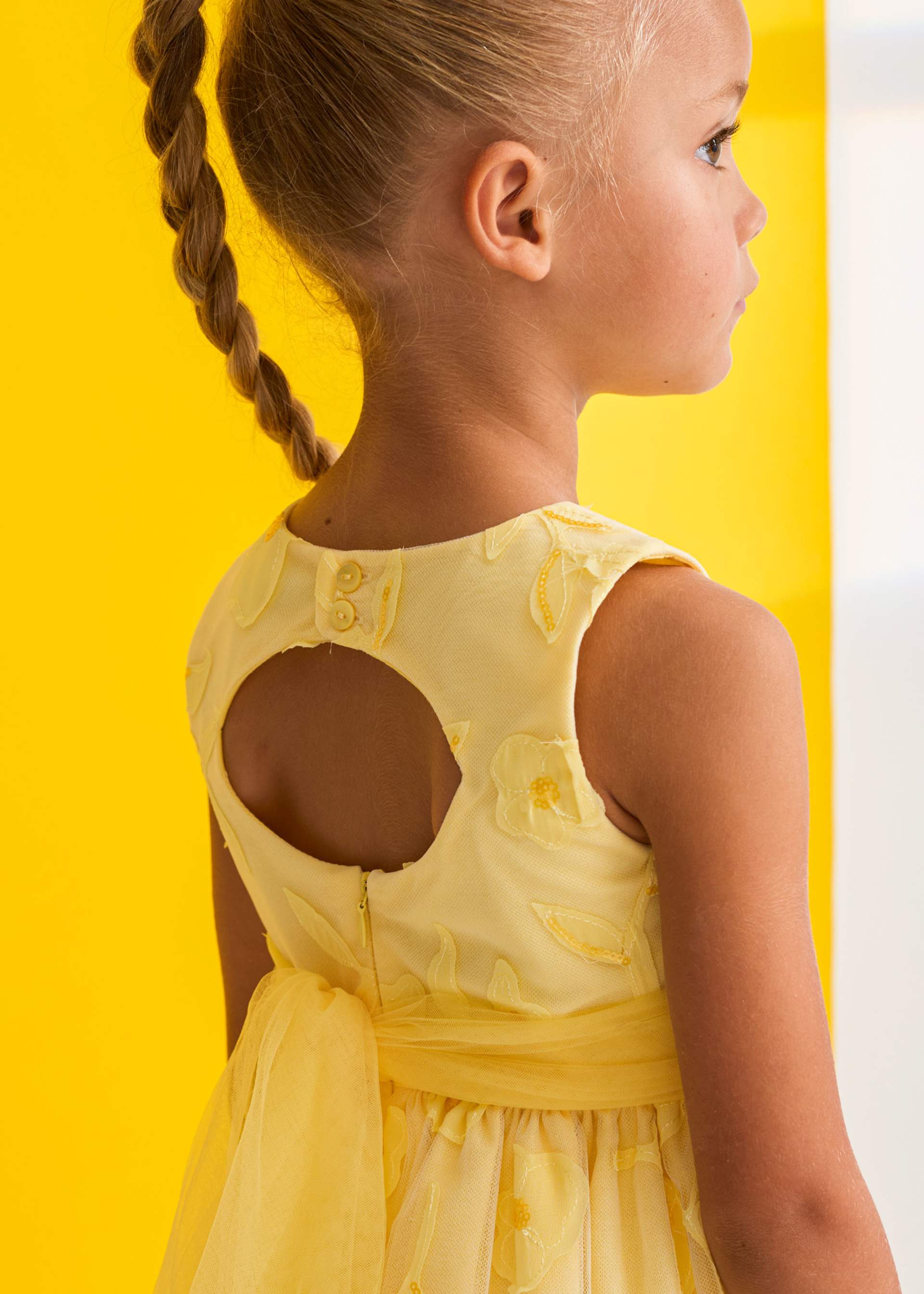 Vestido flores troqueladas niña