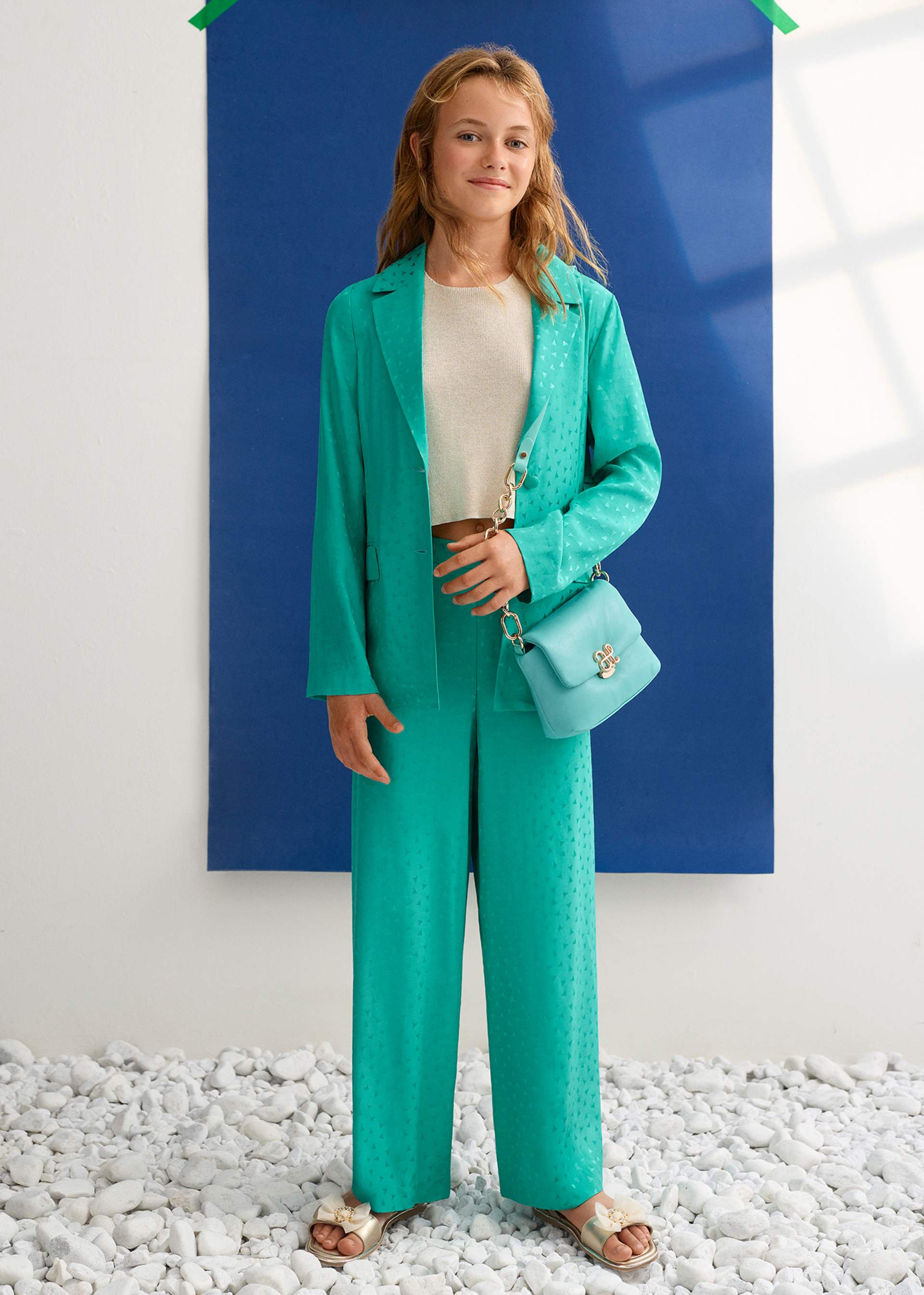 Flowing jacquard suit for girls