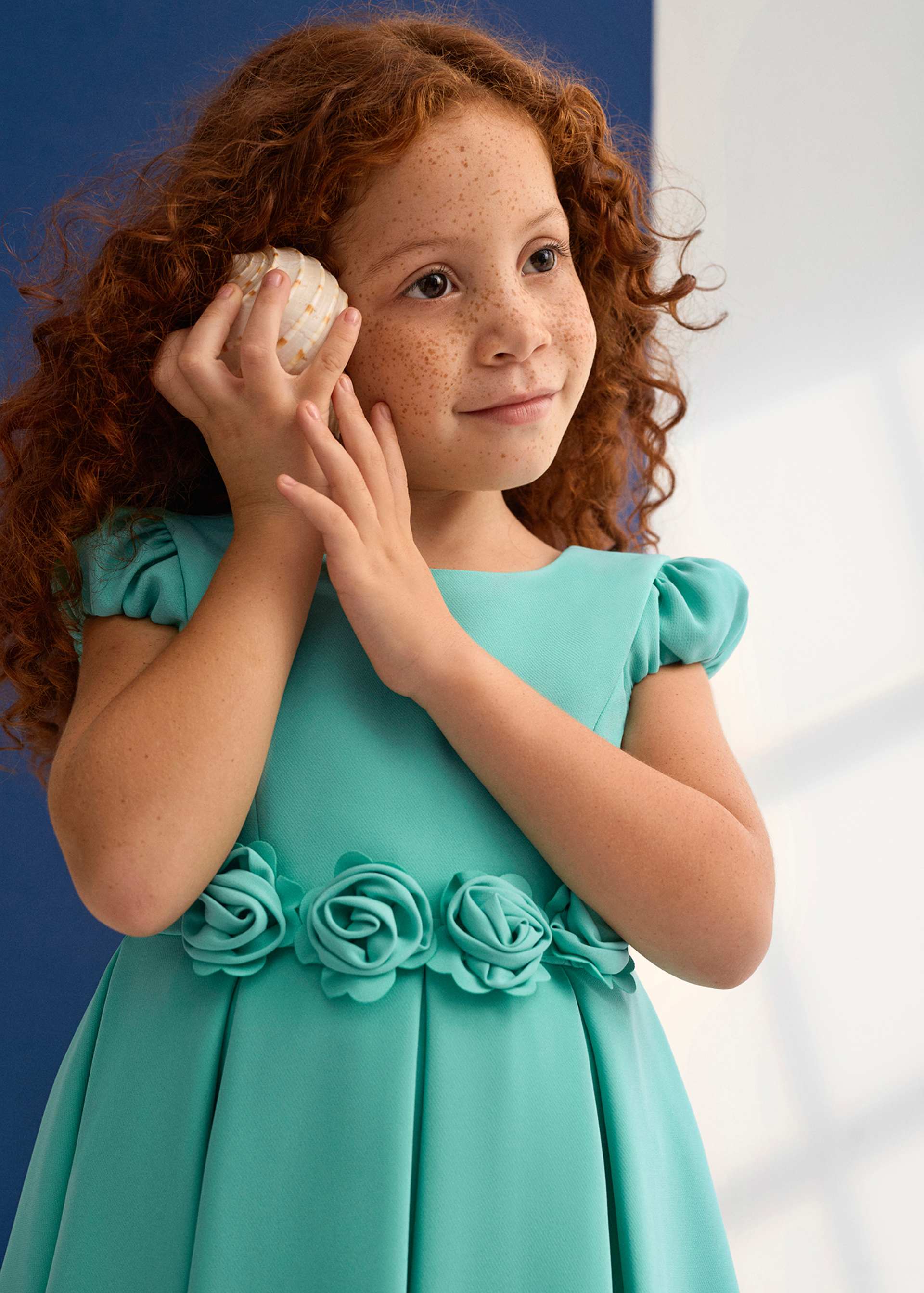 Vestido crepe detalhe flores menina