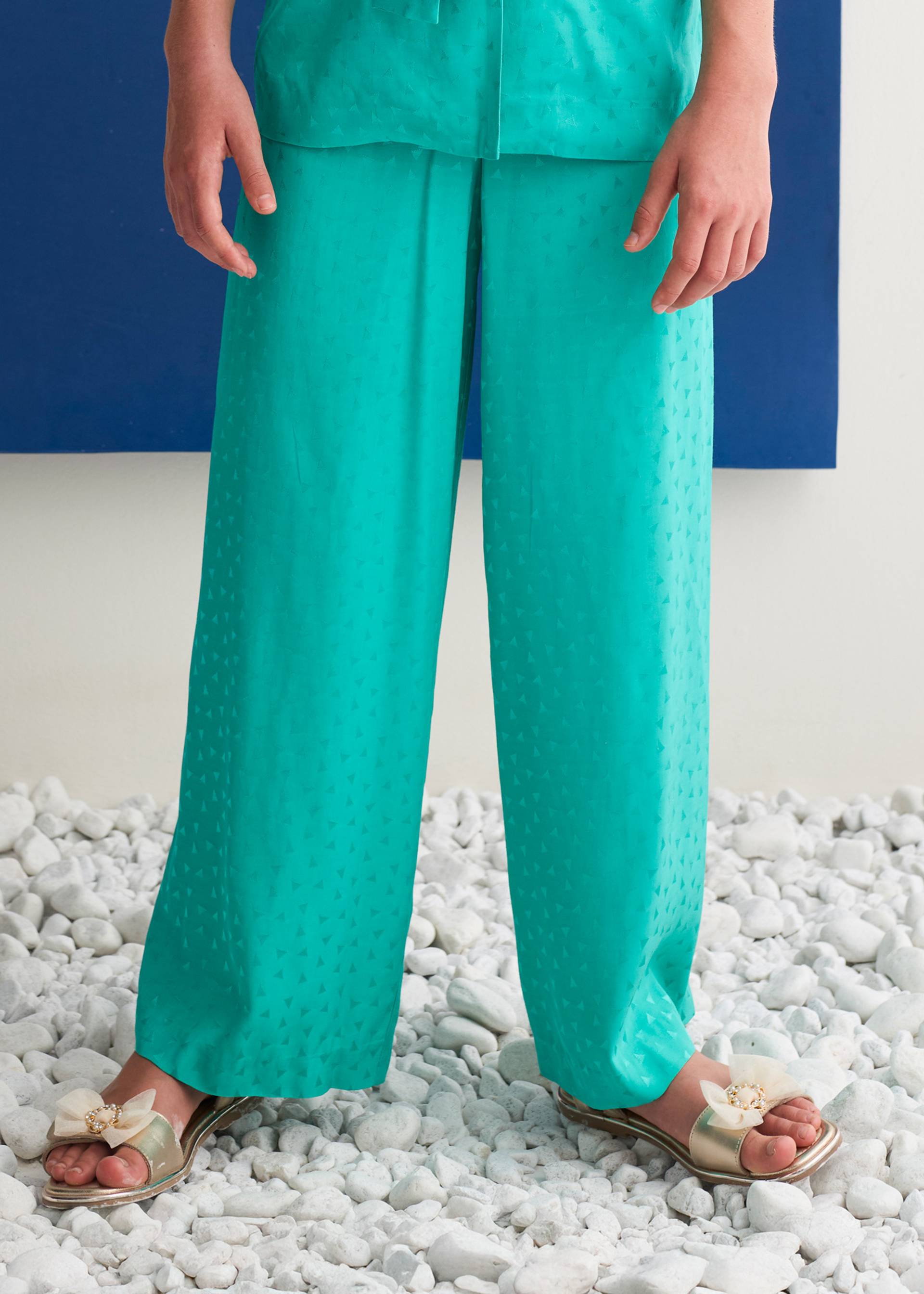 Flowing jacquard suit for girls