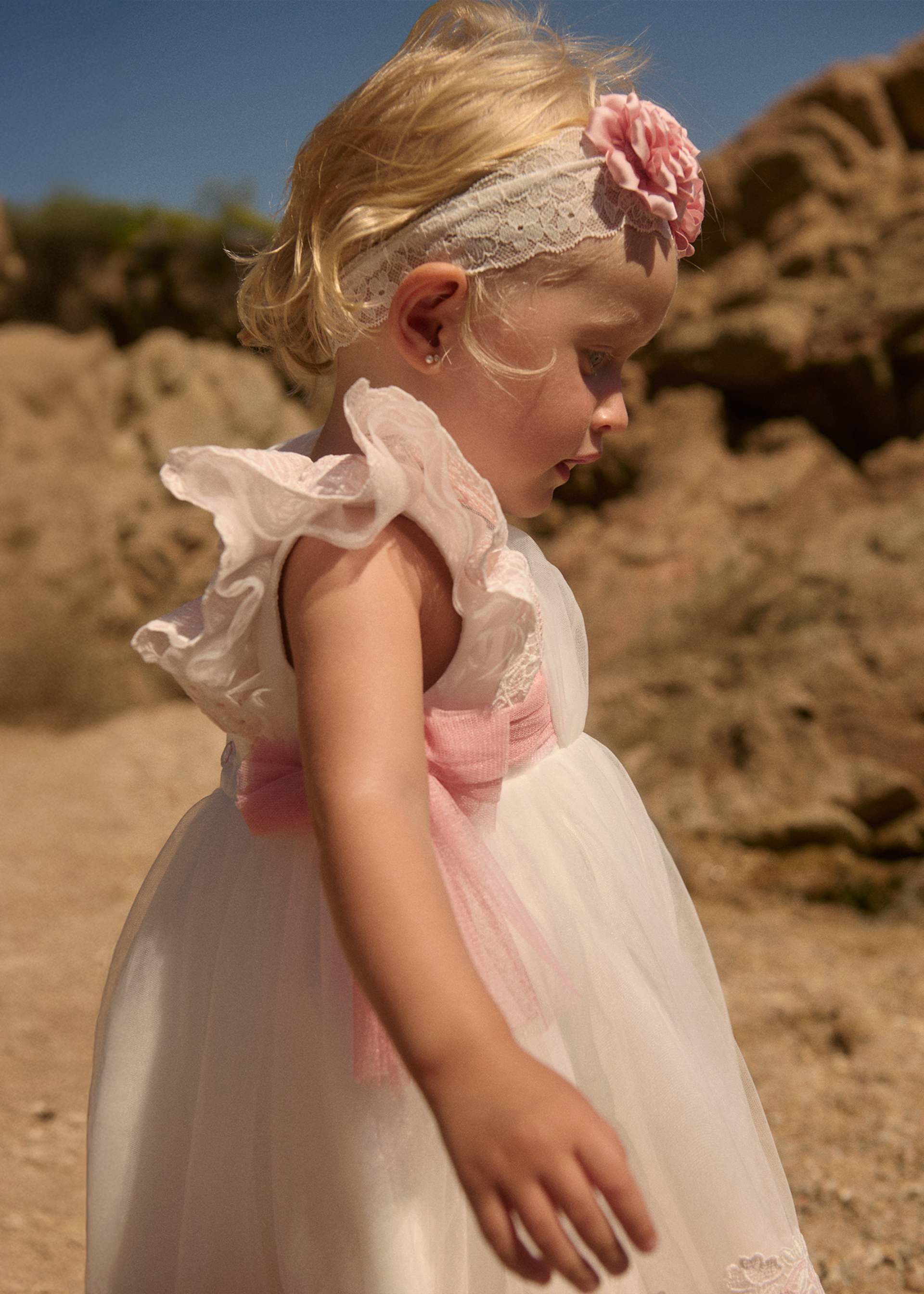 Robe en tulle brodé guipure bébé