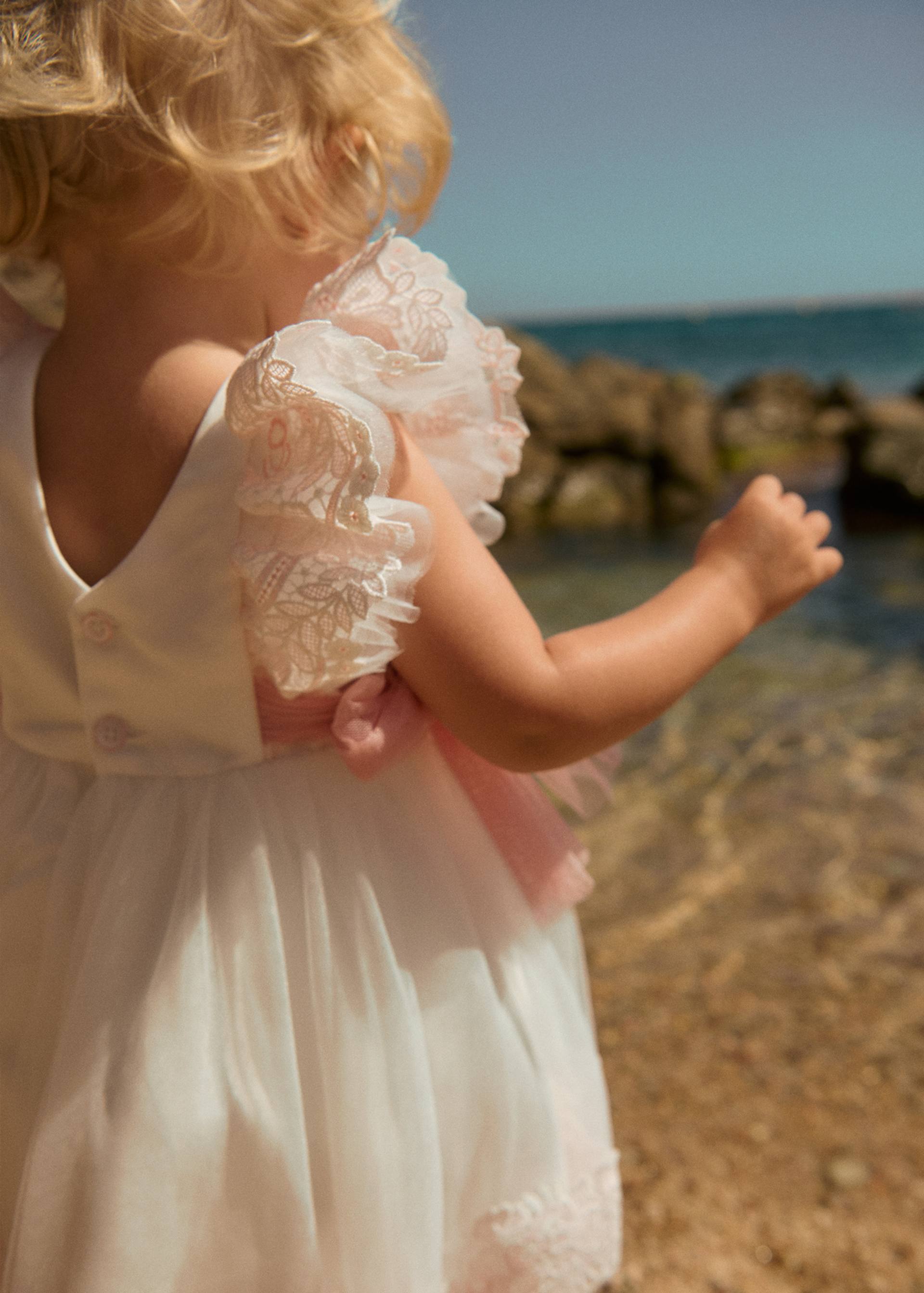 Vestido tule bordado guipura bebé
