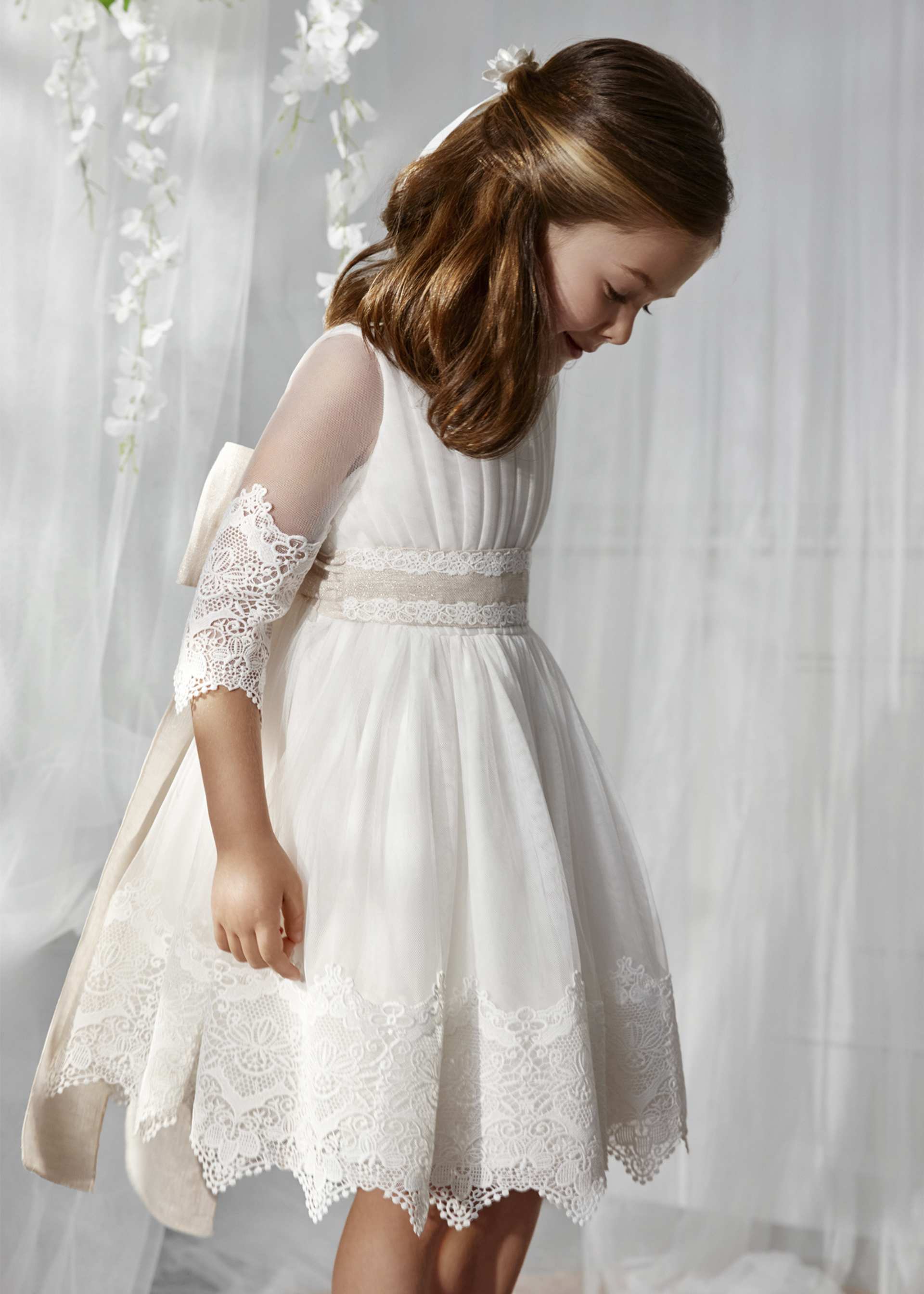 Robe en tulle brodé guipure fille