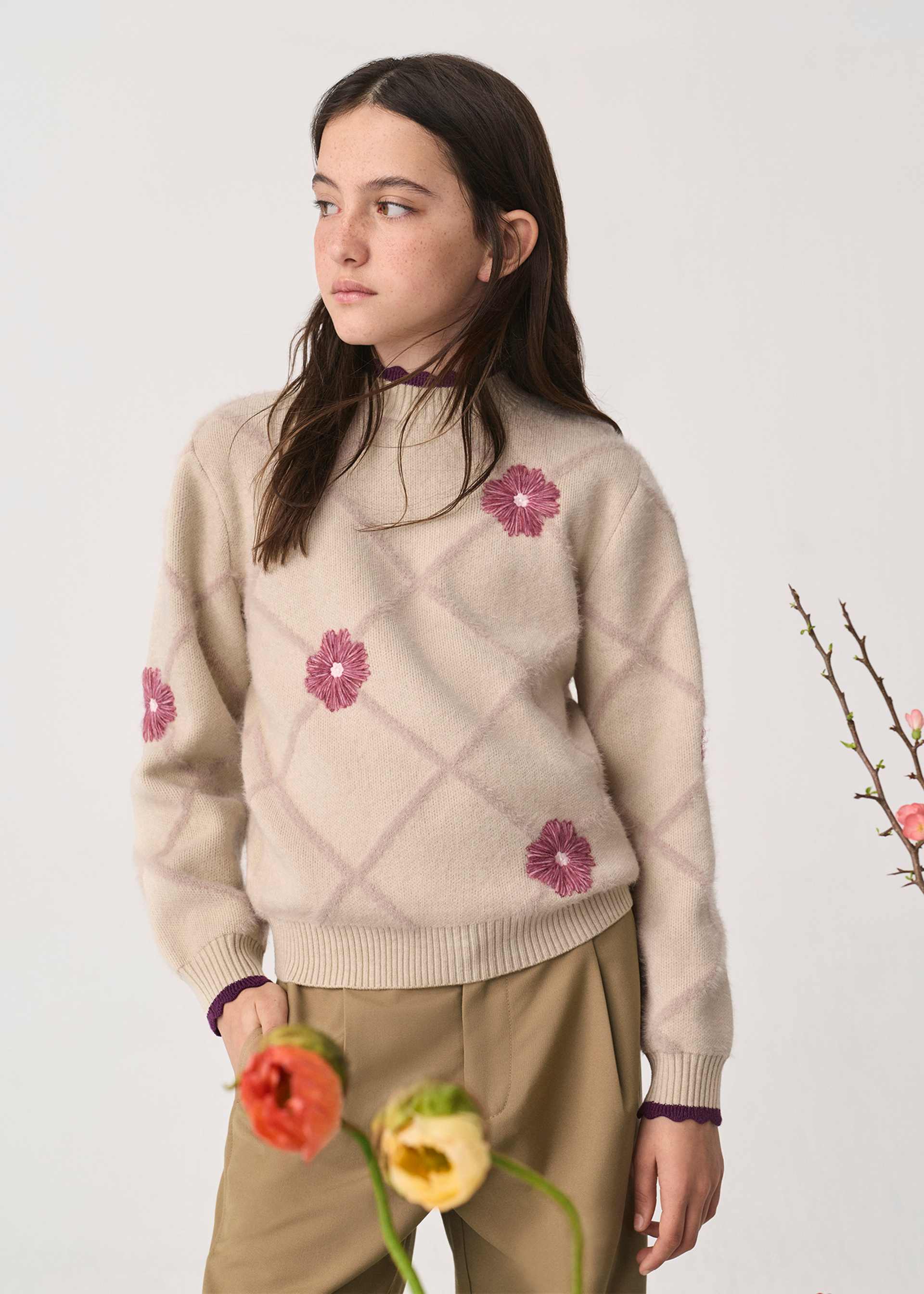 Sweter w romby z kwiatkami dla dziewczynki
